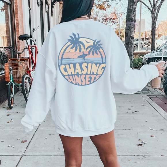 Tops - Chasing Sunsets Graphic Sweatshirt, Cozy Fleece Lined Sweatshirt